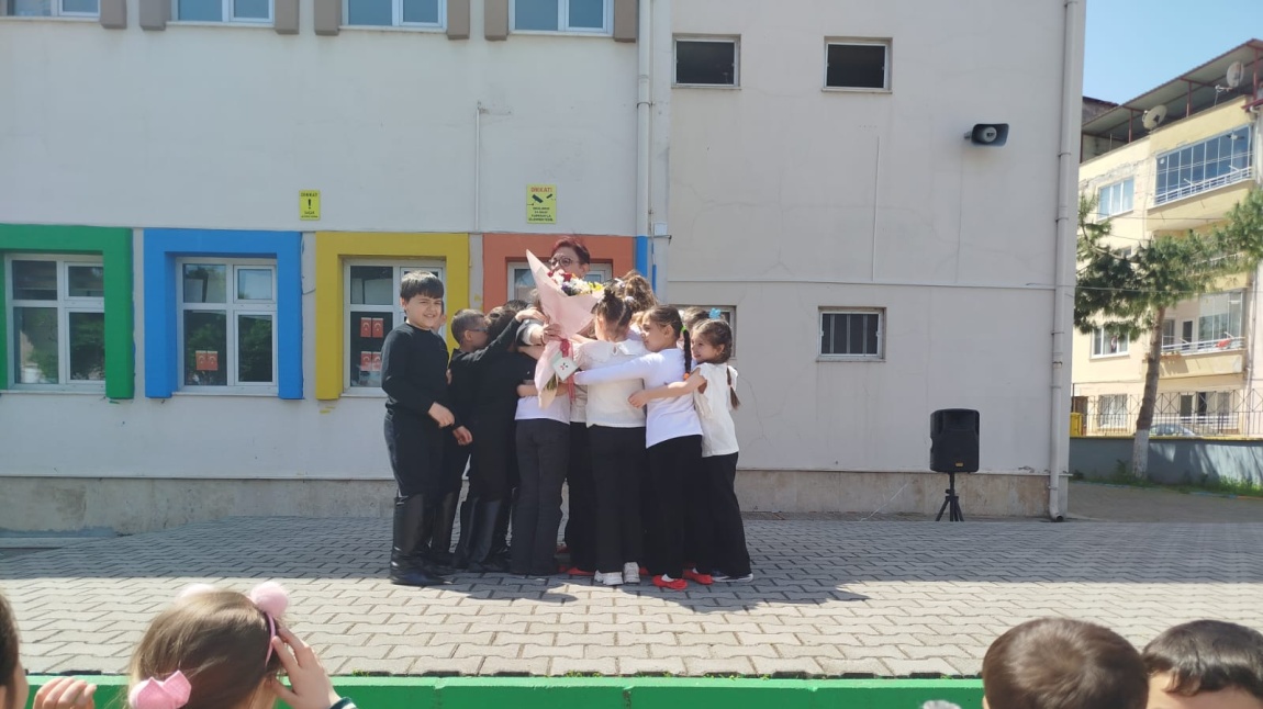 ANNELER GÜNÜ TÖRENİ